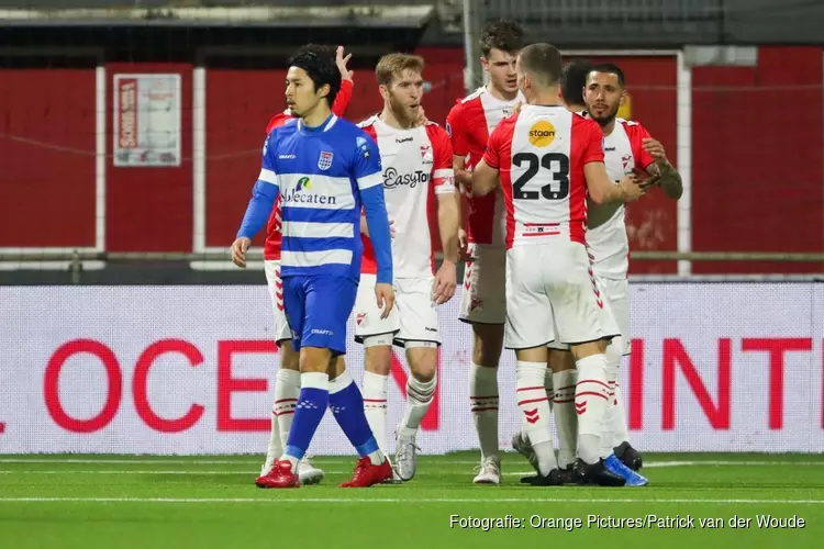 FC Emmen pakt tegen PEC Zwolle eindelijk eerste zege