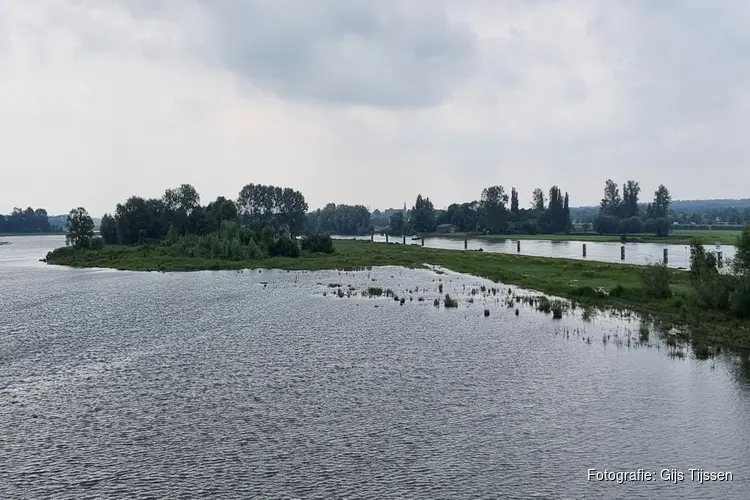 Reis mee in de ruimte voor de rivier