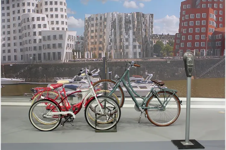 Vernieuwde fietsenstalling Westerlaan biedt straks ruimte aan fietsen met kinderzitje en krat