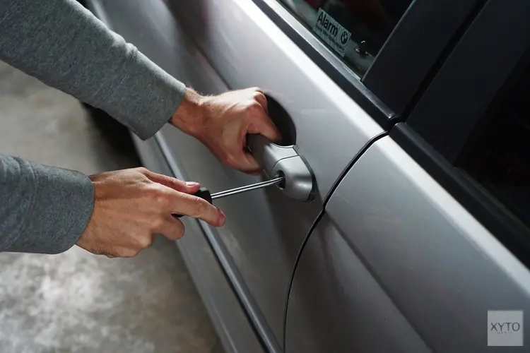 Vorig jaar bijna 10% minder auto-inbraken in Overijssel